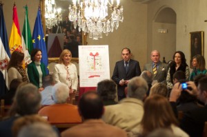 En el Salón Noble del Ayuntamiento, en la presentación de la campaña "Juguetes sin límites", junto a la alcaldesa y los Reyes Magos.